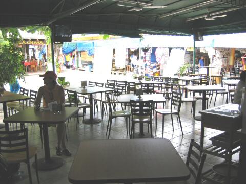 2004AnniversaryTrip0020-Cancun-JamiMarketBeer