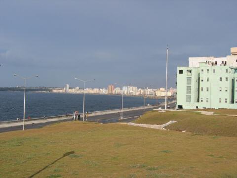 2004AnniversaryTrip0027-Cuba-SeawallView1