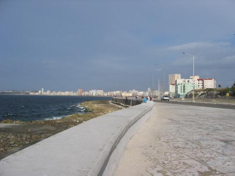 2004AnniversaryTrip0027-Cuba-SeawallView2