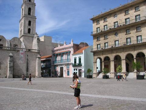 2004AnniversaryTrip0033-Cuba-JamiPlazadeSanFrancisco