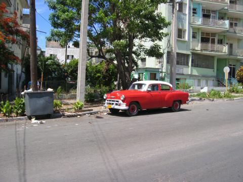 2004AnniversaryTrip0039-Cuba-Cars1