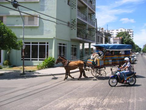 2004AnniversaryTrip0040-Cuba-HorseCart