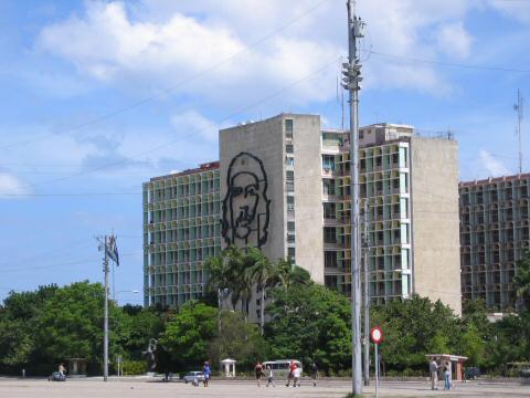 2004AnniversaryTrip0041-Cuba-CheGueveraMonument