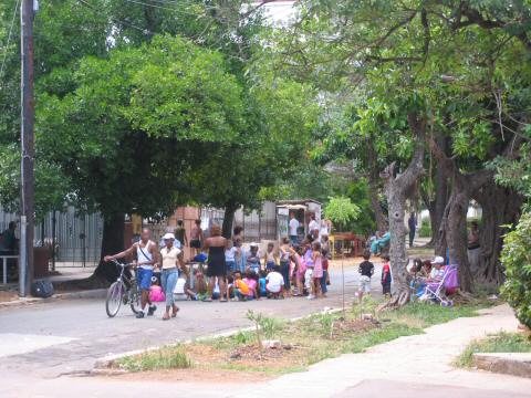 2004AnniversaryTrip0055-Cuba-KidsParty