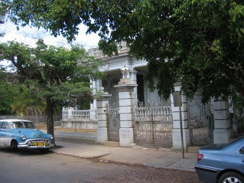 2004AnniversaryTrip0058-Cuba-Houses7