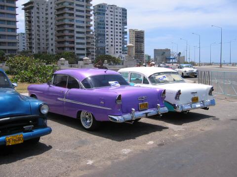 2004AnniversaryTrip0069-Cuba-Cars2