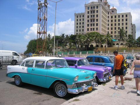 2004AnniversaryTrip0070-Cuba-Cars3