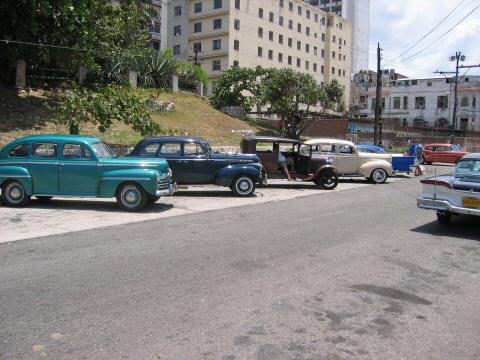 2004AnniversaryTrip0072-Cuba-Cars5