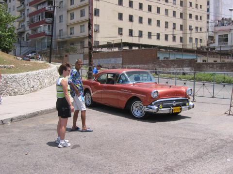 2004AnniversaryTrip0073-Cuba-Cars6