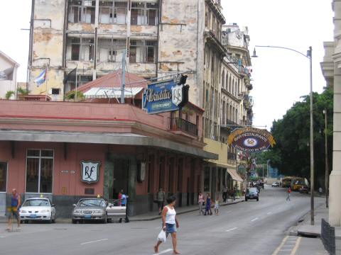 2004AnniversaryTrip0078-Cuba-LaFloriditaBar