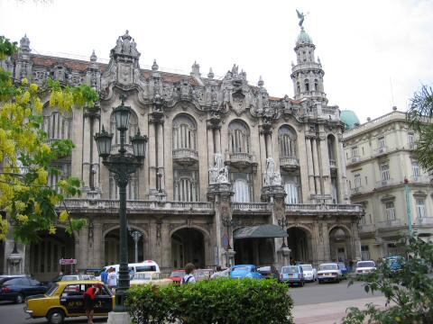 2004AnniversaryTrip0082-Cuba-LaPradaBuilding