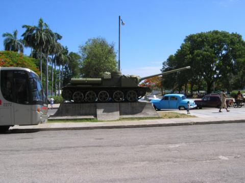 2004AnniversaryTrip0101-Cuba-RevolutionMuseumBayPigsTank
