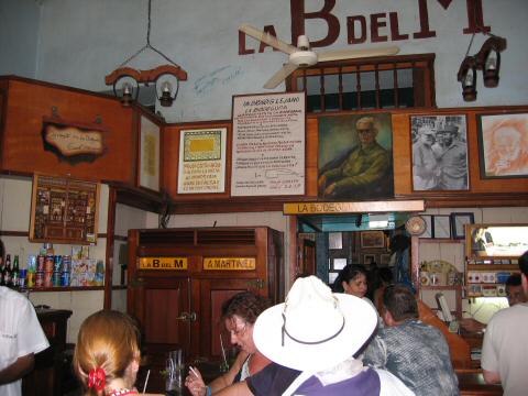 2004AnniversaryTrip0105-Cuba-LaBadegaDeMedio1