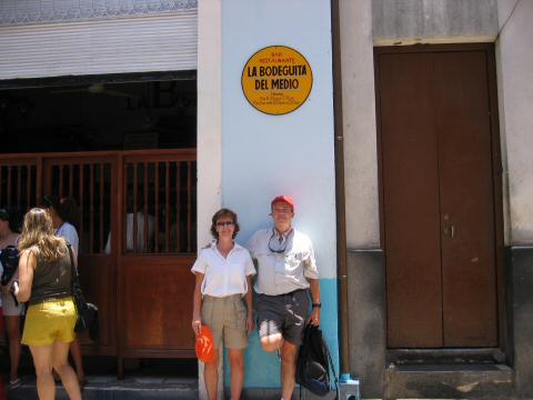 2004AnniversaryTrip0107-Cuba-LaBodegaOutsideJamiSteve