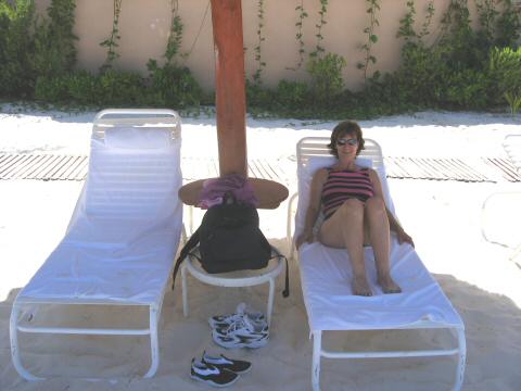 2004AnniversaryTrip0123-Cancun-BeachView1-Jami
